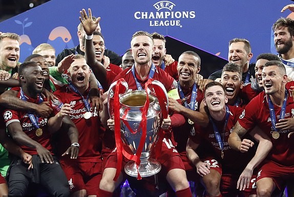 Liverpool ăn mừng chức vô địch đầy cảm xúc