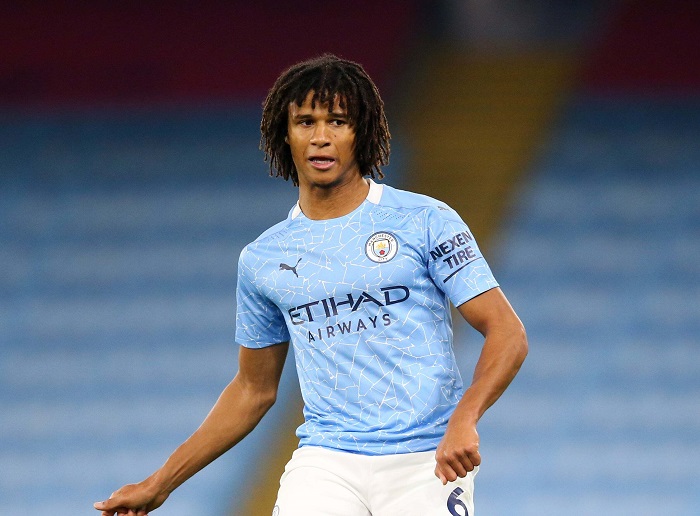 Cầu thủ tóc xù Nathan Ake