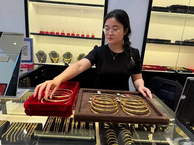 Vì sao giá vàng giảm